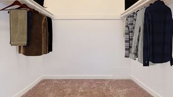 Walk-in closet*